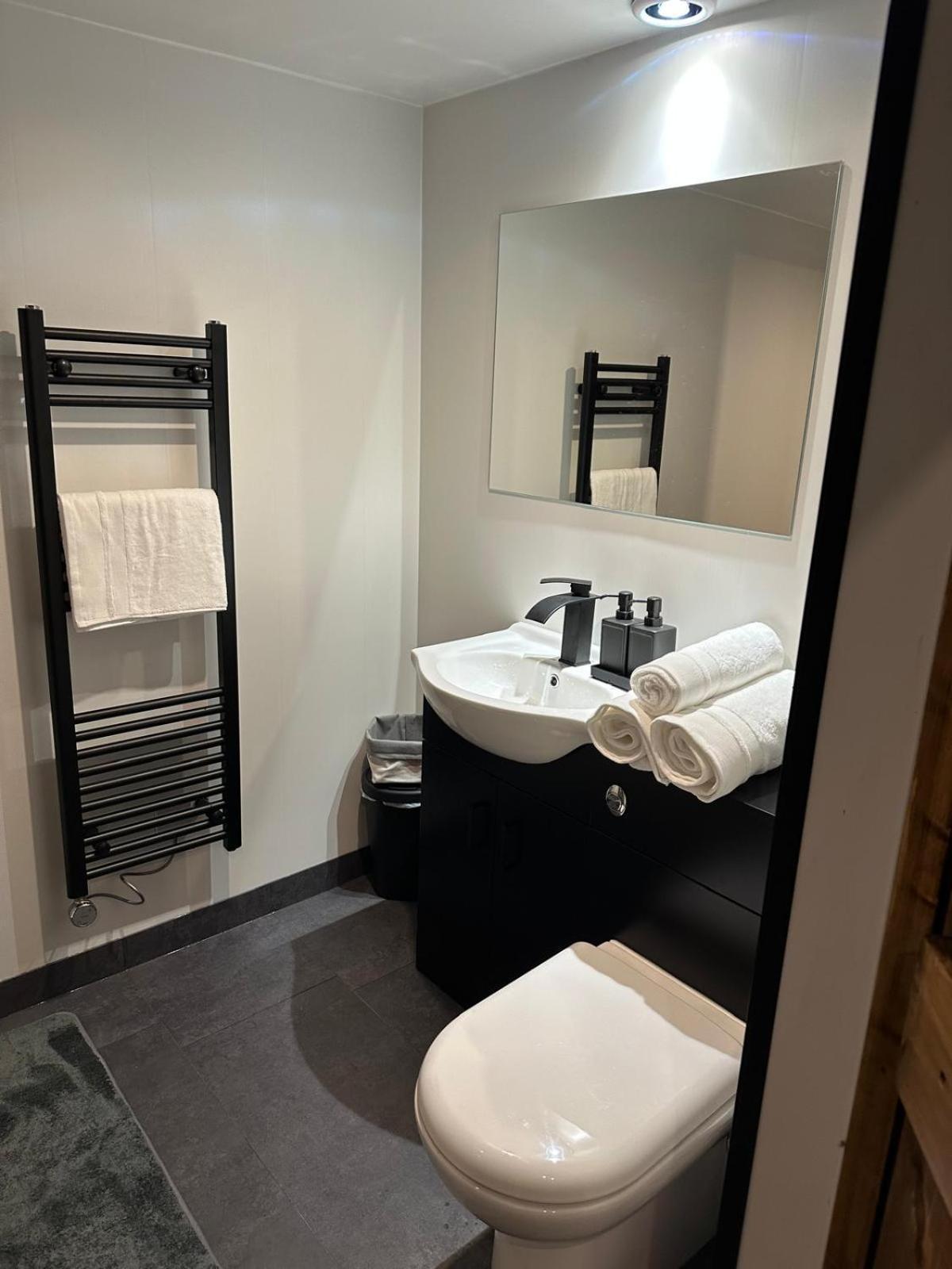 Cosy Coach House Villa Bellingham Bagian luar foto